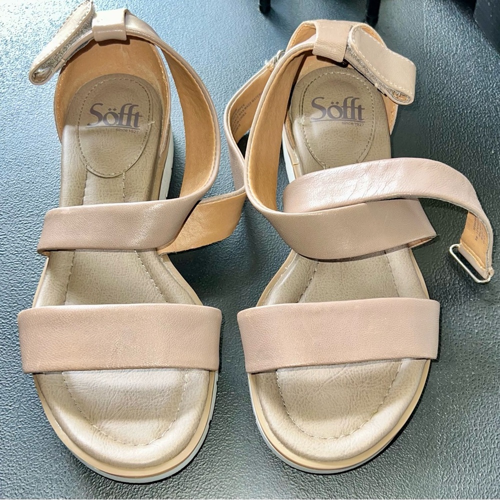 “Soft” women’s brown sandals, in size 6